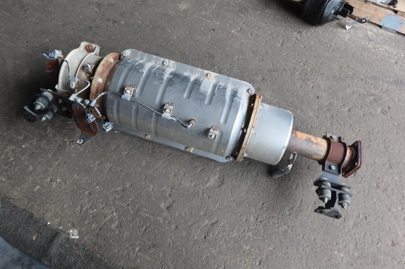 2010 Nissan UD 3300 OEM Diesel Particulate Filter Assembly