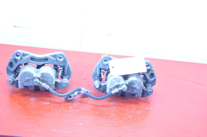 11-13 INFINITI M37 RWD FRONT RIGHT / LEFT BRAKE CALIPER SET OEM
