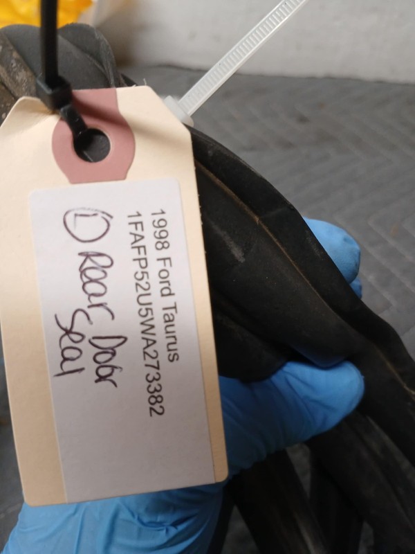 1998Taurus Lear Rear Door Seal