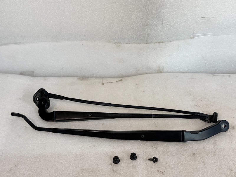 01-06 Lexus XF30 LS430 Front Left Right Windshield Wiper Arm Set of 2 OEM