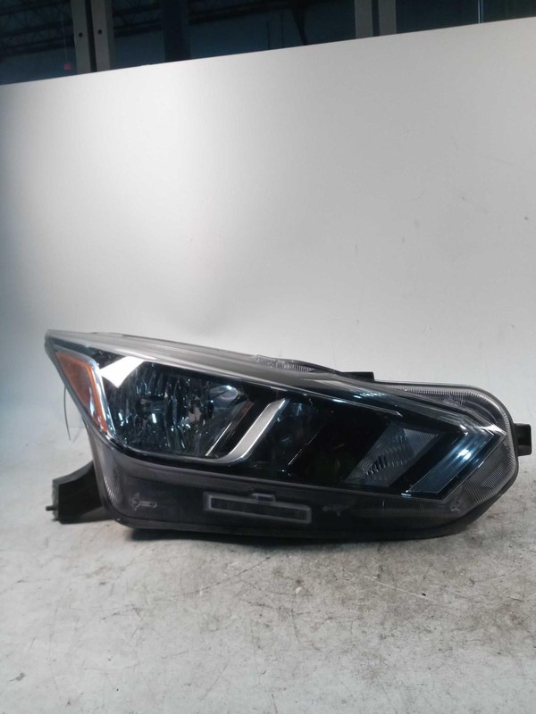 2021 Nissan Versa Right Headlight Assembly Silver 690432 Used 68K Miles