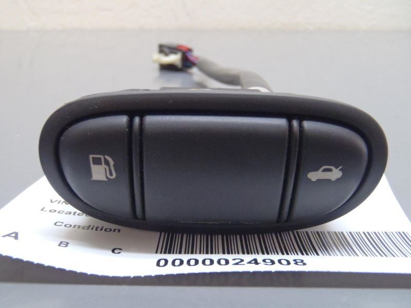 Trunk Release and Fuel Door Switch XR821253 Fits 2002-2008 Jaguar S Type 52504