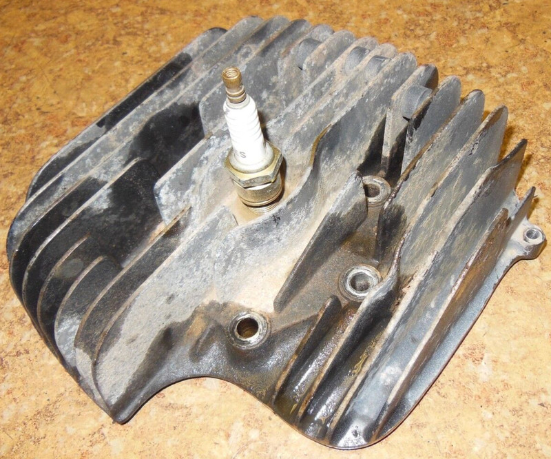 1980 Suzuki TS250 TS 250 Enduro Engine Cylinder Head Motor Valve Cover 80