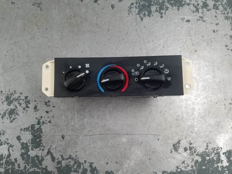 2004 Jeep Wrangler TJ Rubicon 4x4 Climate Control Panel #4242 VV3