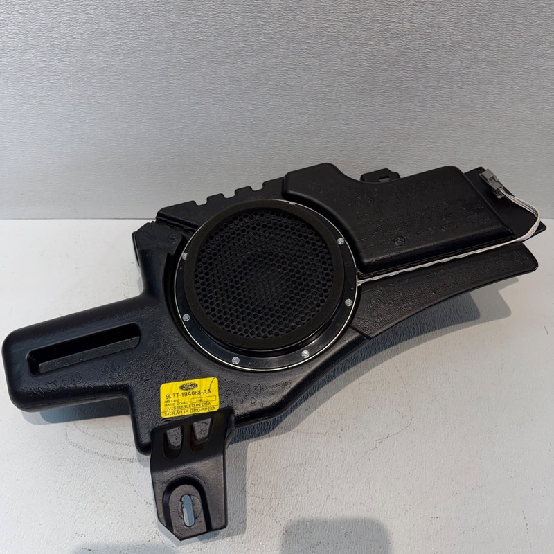 2009 - 2017 Lincoln Navigator Rear Left Driver Subwoofer Speaker 9L7T-19A068-AA