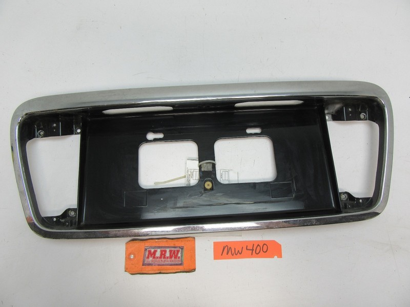 LICENSE PLATE HOLDER PANEL REVERSE LIGHT TRUNK TRIM LAMP 04 05 06 SUZUKI VERONA