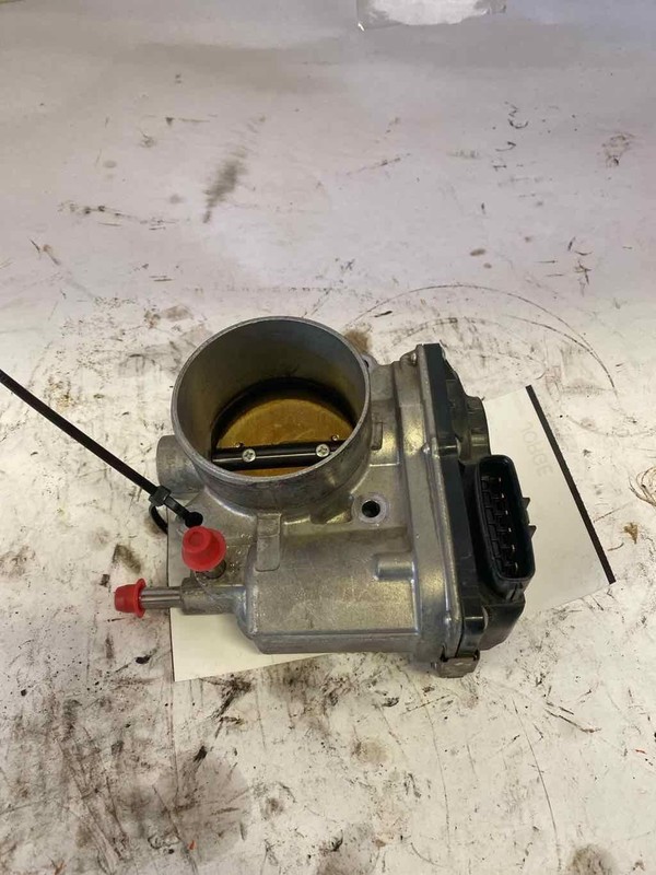 Throttle Body/valve Assy NISSAN VERSA Htbk 07 08 09 10 11 12