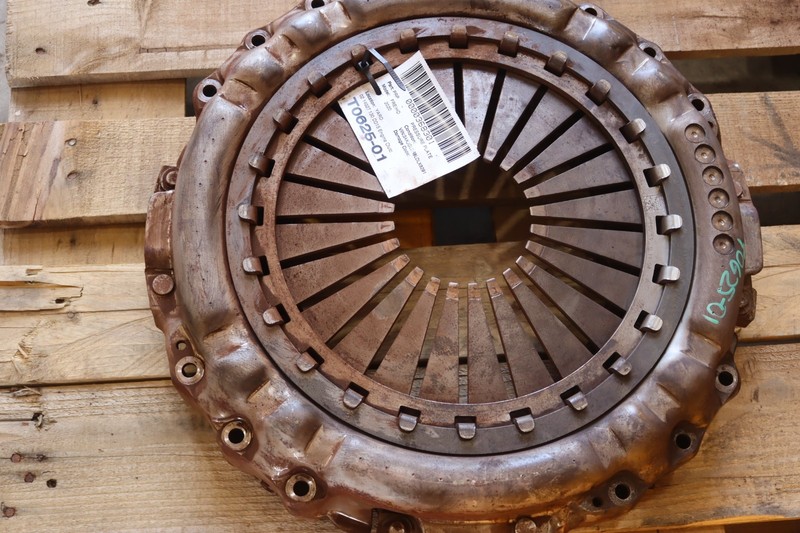 2018-2025 FREIGHTLINER CASCADIA 125 DETROIT DD15 CLUTCH PLATE 0214027130 OEM