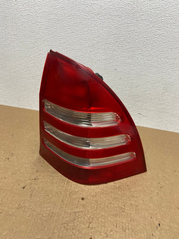 2003 to 2004 Mercedes W203 C-Class Right Passenger Tail Light AC1512 LK