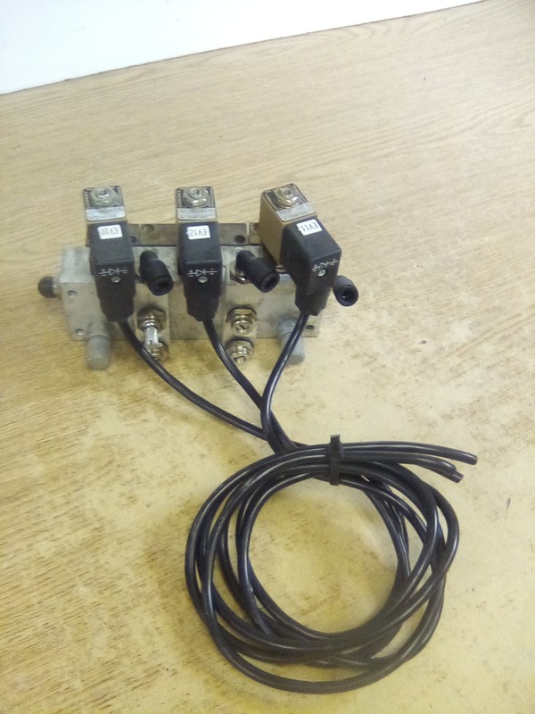 Lucifer Bachofen Solenoid Valve Manifold NR 3 R-4 808448-1, 131M7450