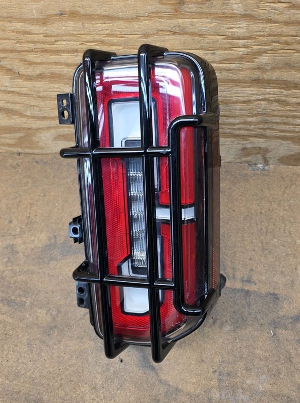 2021 2022 2023 24 2025 Ford Bronco Tail Light Right Passenger OEM LED Lamp CRACK