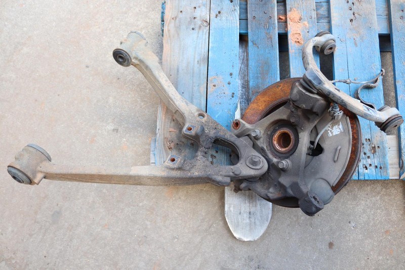 2007-2014 CADILLAC ESCALADE ESV AWD FRONT LEFT SPINDLE KNUCKLE HUB ASSY OEM