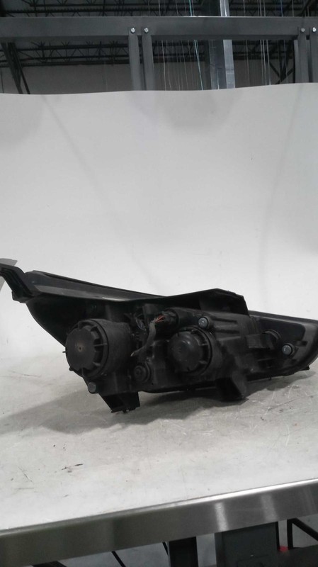 2019 Hyundai Elantra GT Left Headlight Assembly Black Halogen 650810 Used