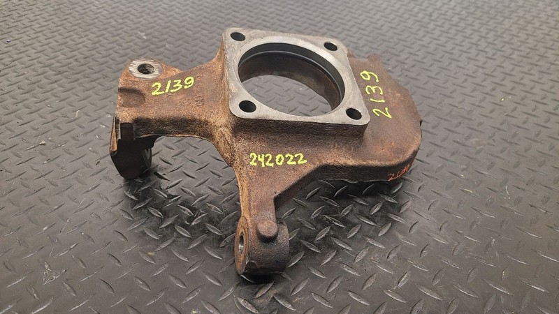 01-07 Chevrolet Silverado 2500 Front Left Driver Spindle Bare OEM 25850470