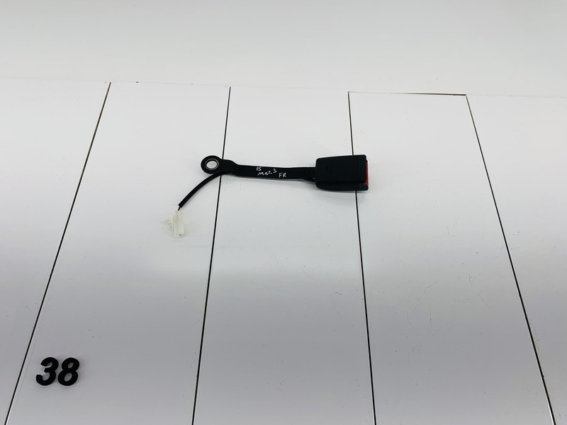 14-16 MAZDA 3 SEDAN FRONT RIGHT PASSENGER SIDE SEAT BELT TENSIONER BUCKLE OEM