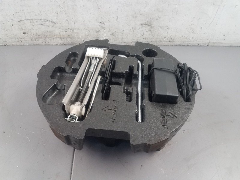 2011 Mercedes Benz AMG E 63 Tire Jack Kit #8509 H5