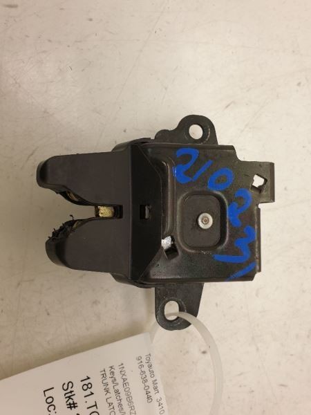 93-95 TOYOTA COROLLA TRUNK LATCH