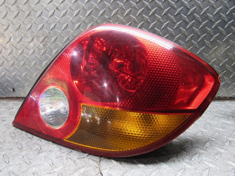 2003 2004 HYUNDAI TIBURON RIGHT PASSENGER TAIL LIGHT LAMP QUARTER PANEL MOUNTED