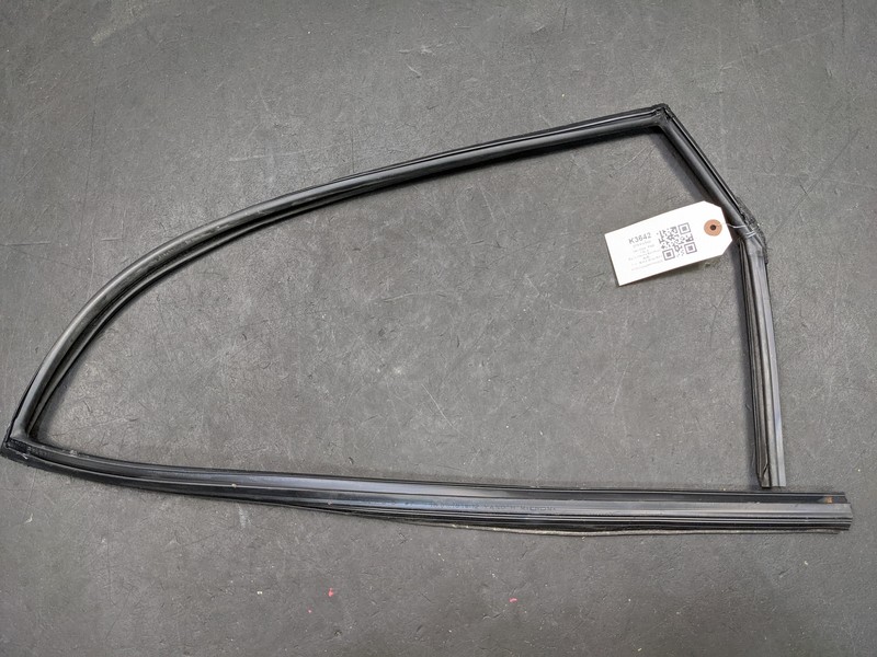Rear Right Door Window Glass Run Channel 2019 Kia Soul 83540-B2000 2014 - 2018