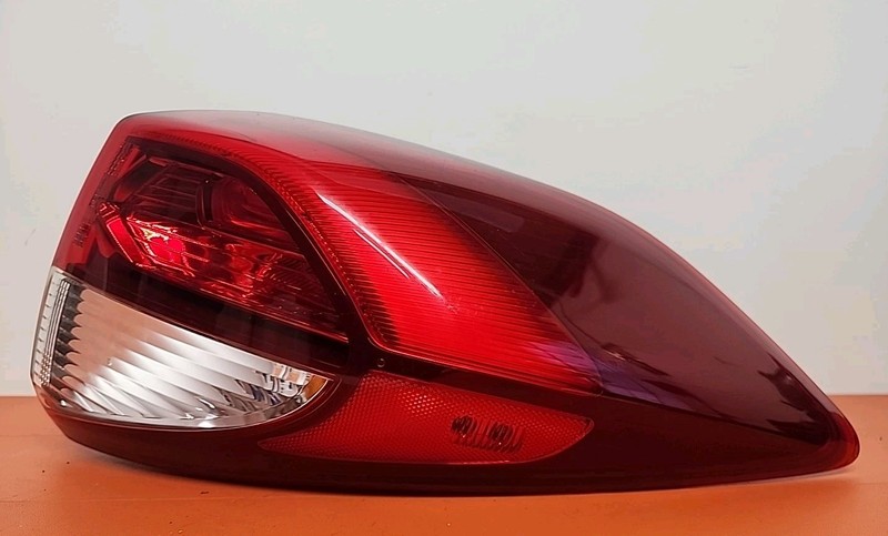 92402-D31 | Hyundai Tucson Outer Right Taillight LED Gasoline OEM RR RH