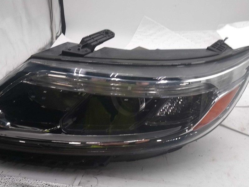 Used Left Headlight Assembly fits: 2015 Kia Sorento w/o LED accents Left Grade A