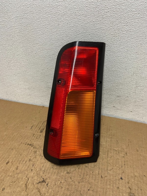 2003 - 2004 Land Rover Discovery 2 Left Driver Lh Side Tail Light Oem AC8236 DG