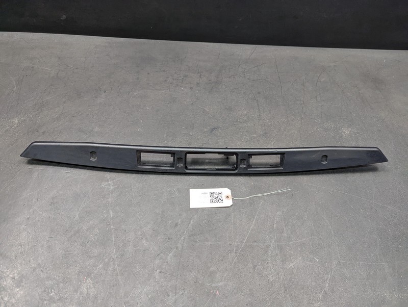 Tailgate License Lamp Cover Molding 2018 Jeep Cherokee 1UT72RXFAC 2014 - 2017