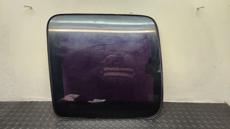 99-07 Chevrolet Silverado 1500 Extended Cab Rear Left Door Glass OEM 88939709