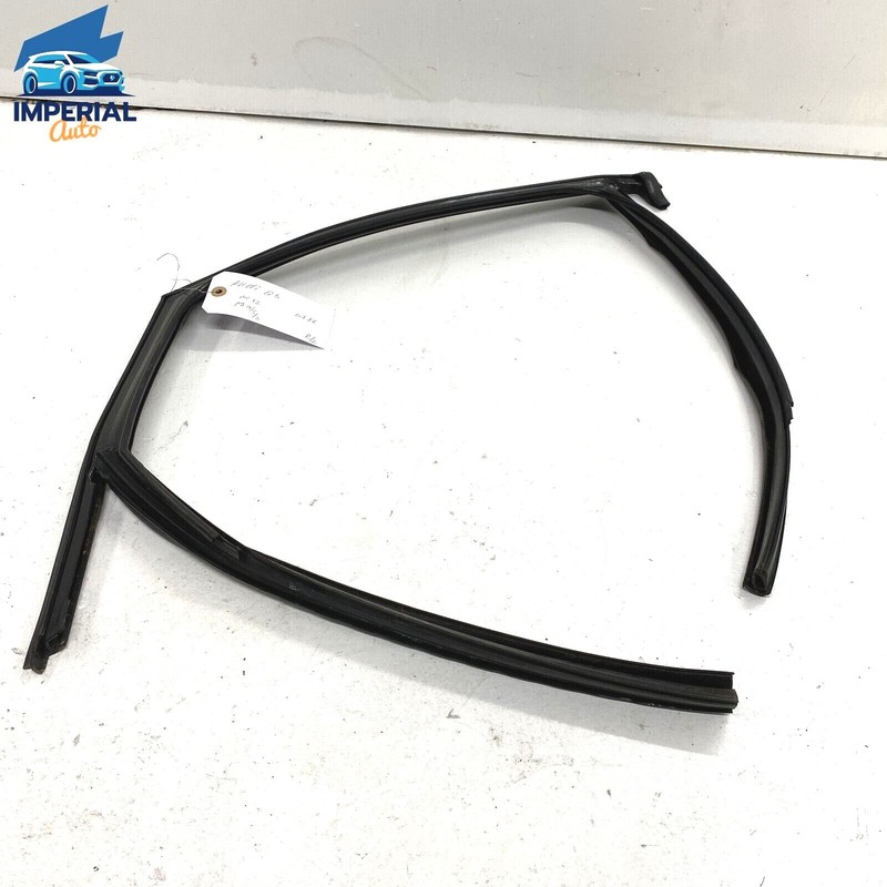 15-18 AUDI Q3 REAR LEFT DOOR WINDOW FRAME RUBBER SEAL CHANNEL OEM 8U0839439
