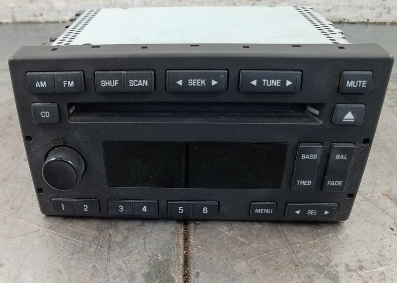 2006 Grand Marquis / Crown Vic Victoria CD Radio #53752 Y1