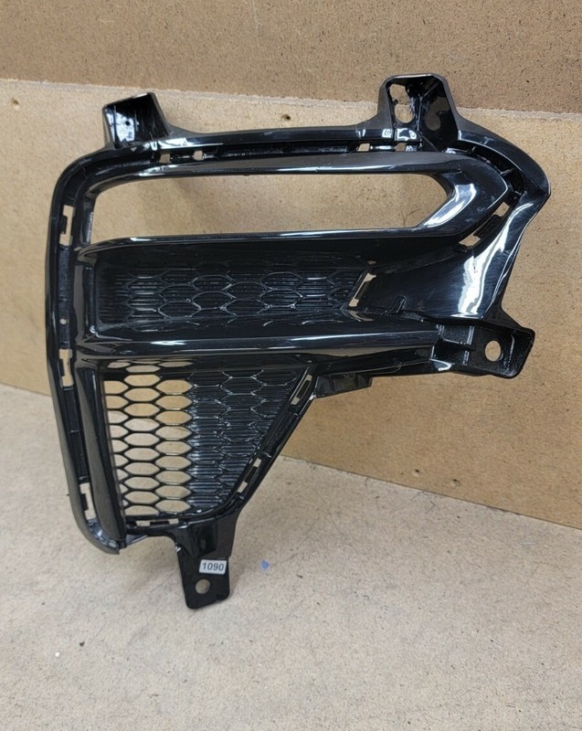 2019 2020 Kia Forte Front Bumper Right RH Foglight Bezel Trim OEM 86596-M7010