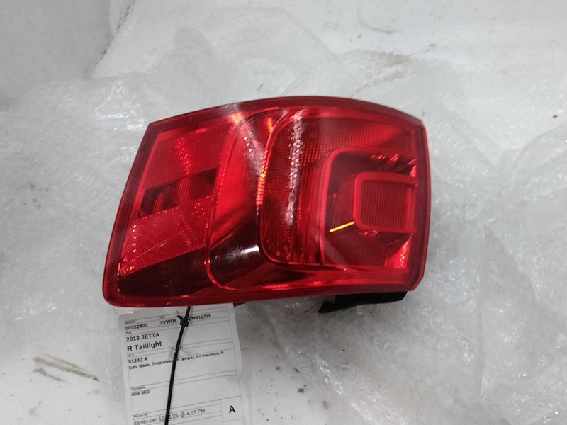 Used Right Tail Light Assembly fits: 2013 Volkswagen Jetta Sdn exc. City lid mou