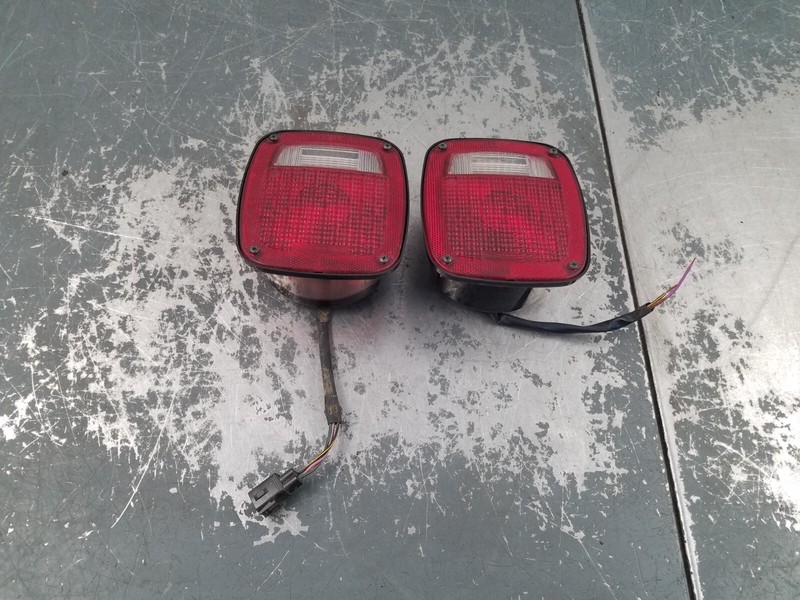2004 Jeep Wrangler TJ Rubicon 4x4 Tail Light Set #6648 K6