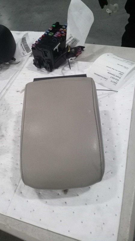 2016 Volkswagen Golf Red Center Console LID OEM Used NJ25-21772-544640