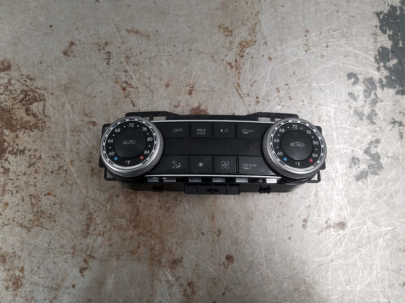 2010 Mercedes Benz AMG C 63 Climate Control Panel #8001 Q6