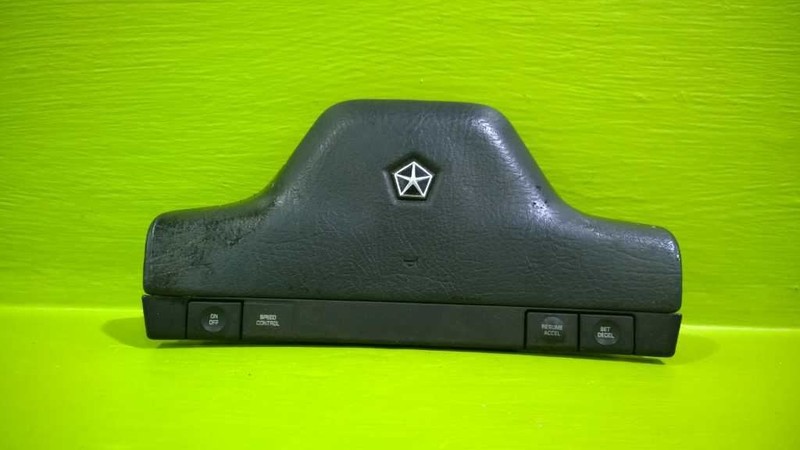 92 DODGE RAM 250 VAN DRIVER WHEEL COVER W/CRUISE OEM 3887-2