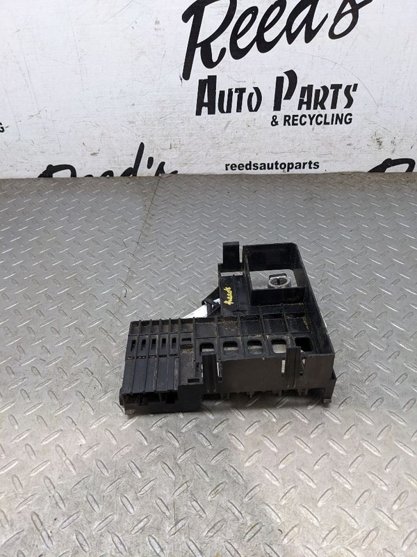 YUKON 2015 Fuse Box Engine 1181825