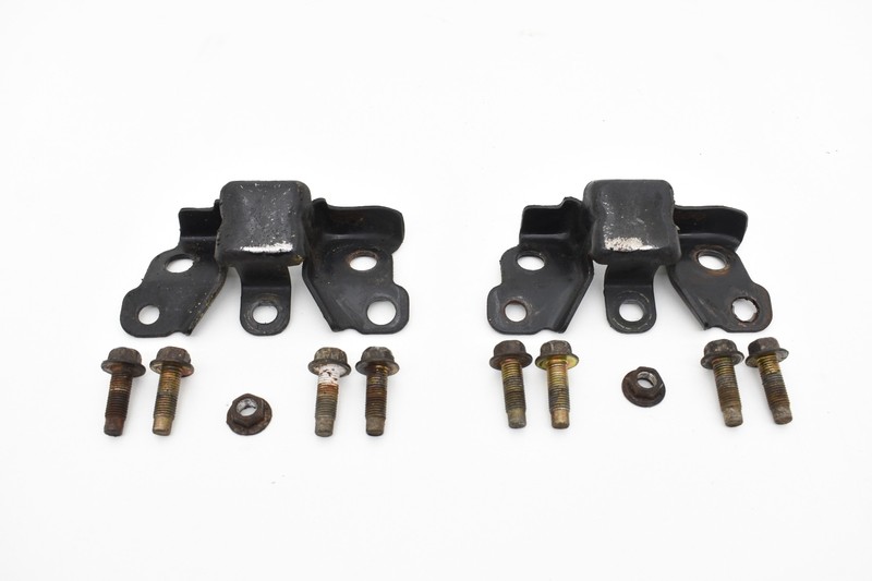 2006 Nissan 350Z Front Upper Sway Bar Mounting Brackets Pair Set OEM KW43