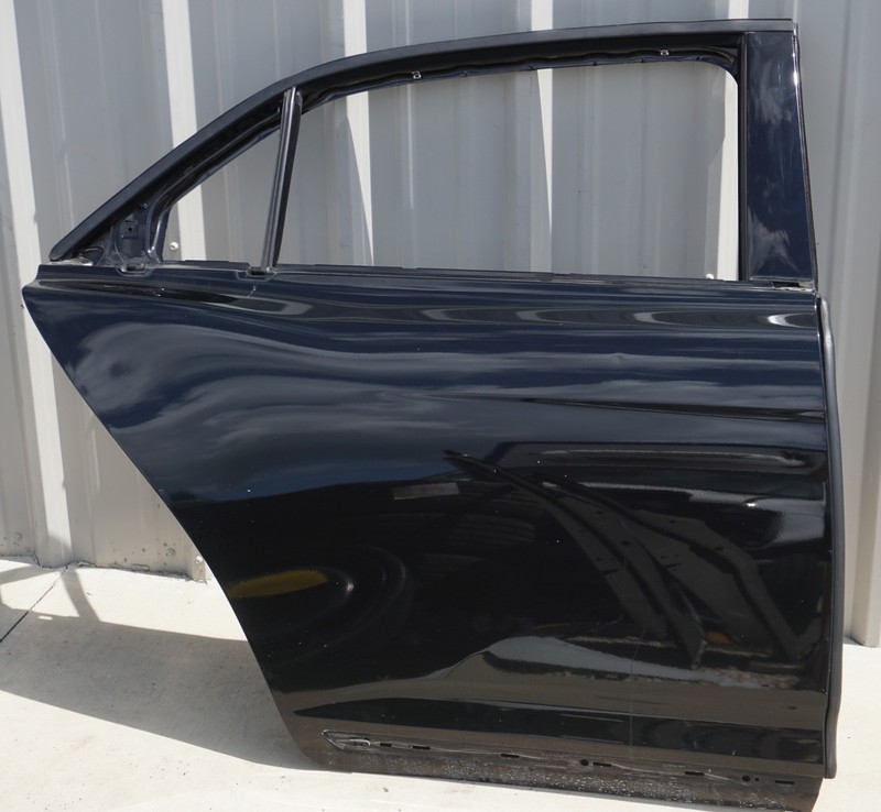 2017 - 2020 LINCOLN CONTINENTAL REAR RIGHT DOOR SHELL PANEL OEM