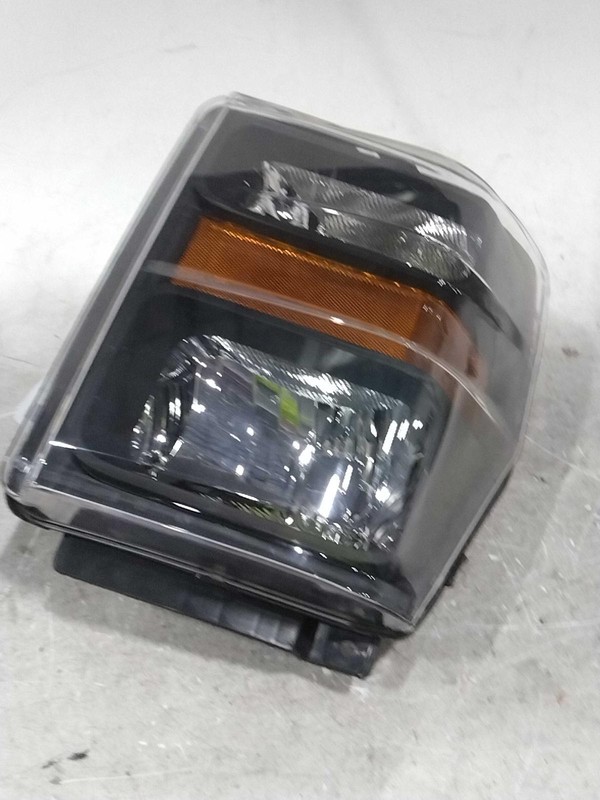 2009 Ford F250SD Left Headlight Assembly OEM Used 81834 119K Mileage