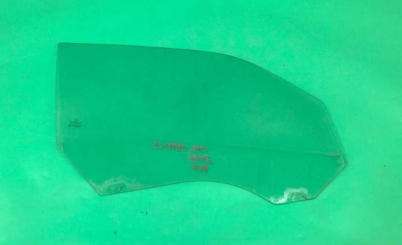05-10 300 PASSENGER RIGHT FRONT WINDOW DOOR GLASS OEM 3696-23