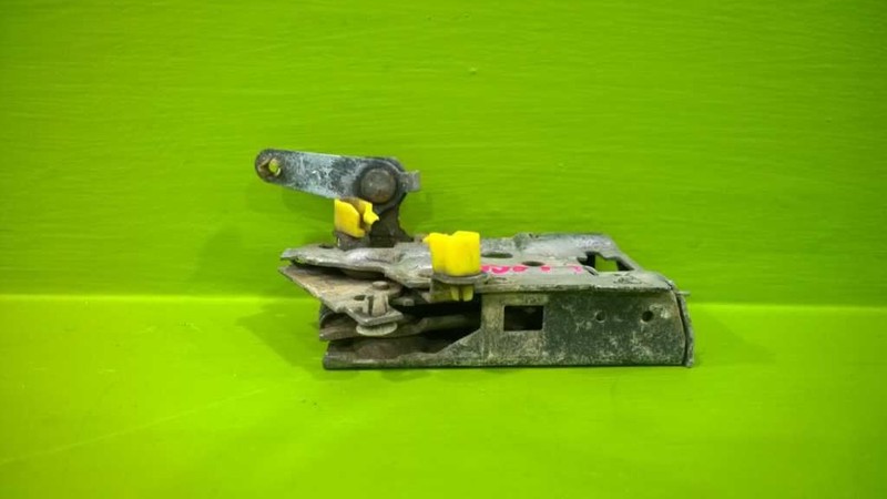 75 76 77 78 79 80 MONARCH GRANADA DRIVER LEFT FRONT DOOR LOCK LATCH OEM 3387-7