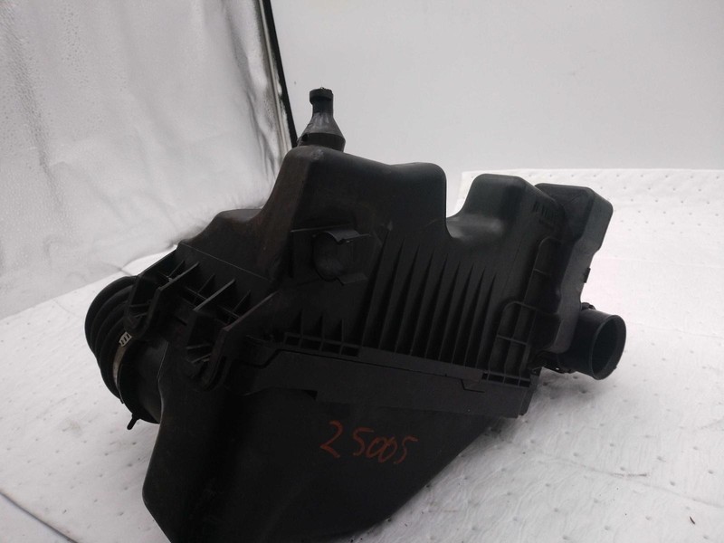 2014 Nissan Versa Air Cleaner Assembly OEM 1.6L Used 134K Miles White