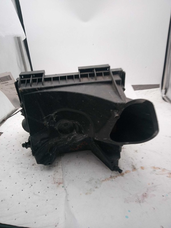 Used Air Cleaner Assembly fits: 2014 Chevrolet Malibu VIN 1 4th digit New Style