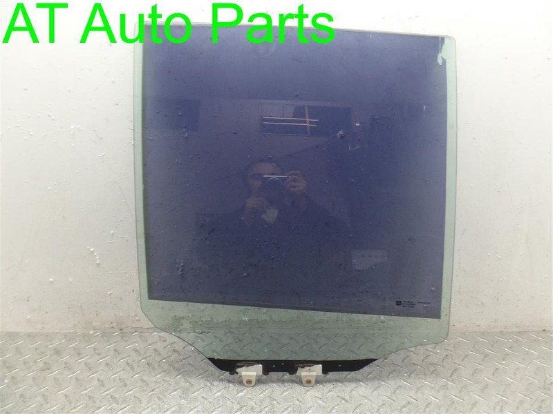 02 03 SATURN VUE PASSENGER REAR DOOR GLASS 22696794