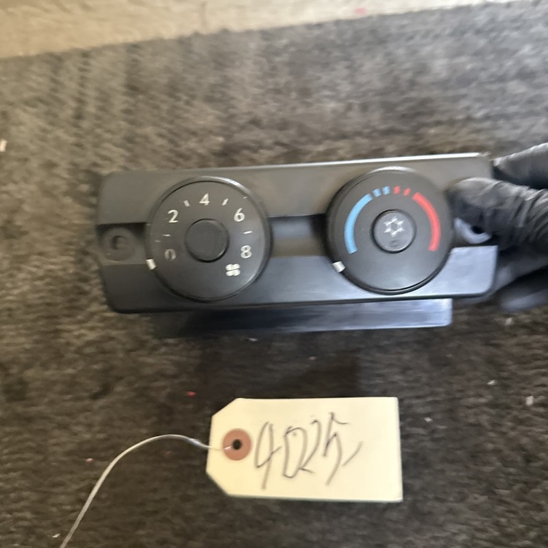 FREIGHTLINER CASCADIA CLIMATE TEMPERATURE CONTROL - P/N: A22-60669-002