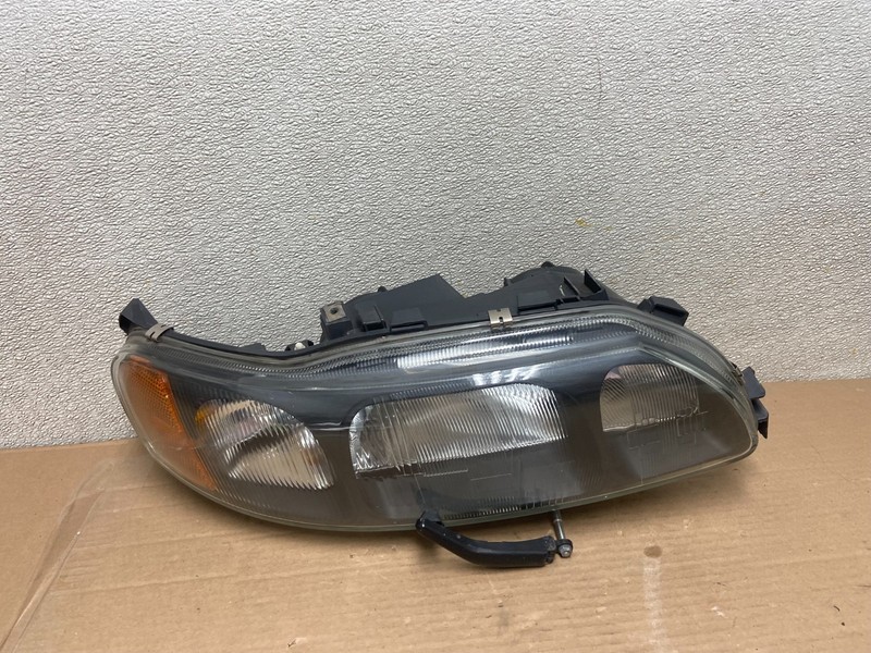 2001 to 2004 Volvo S60 Right Passenger Side Headlight Halogen Oem AA8690 DW