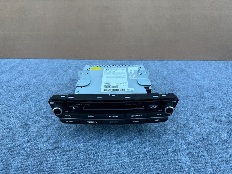 HYUNDAI GENESIS SEDAN & G80 15-20 OEM CD PLAYER STEREO RADIO GPS NAVIGATION UNIT