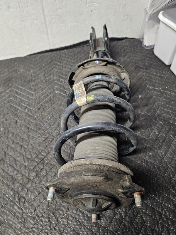 2017 Kia Sorento LX Left Hand Strut