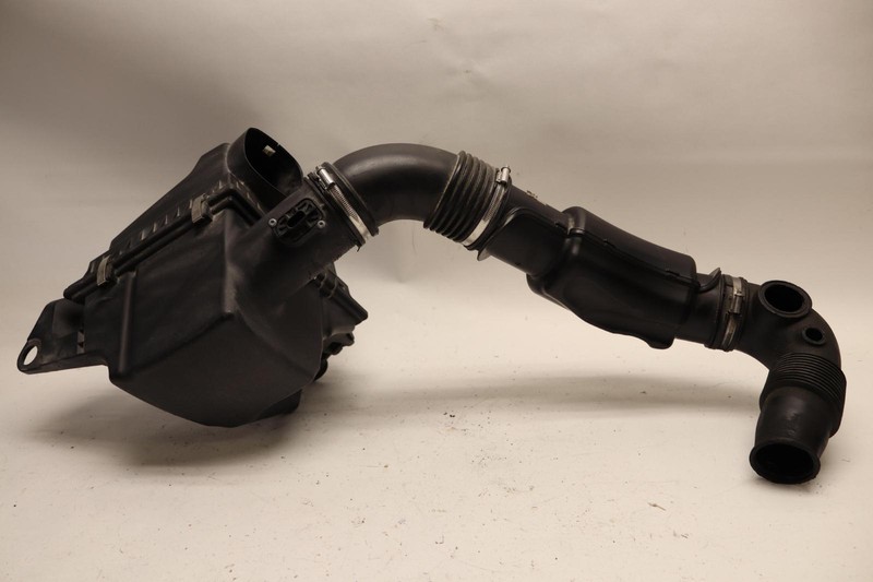 2012-2015 BMW X1 E84 2.0L SDRIVE28I AIR CLEANER FILTER BOX W/ RESONATOR OEM